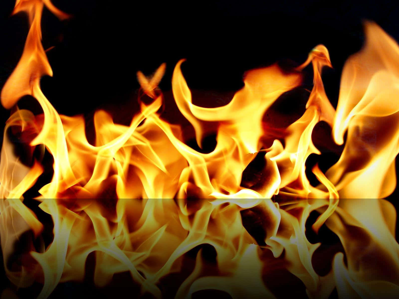 3d Fire 桌布 壁紙 — 鮮豔的橙色和黃色火焰在黑色背景上舞動，下方有鏡像倒影。