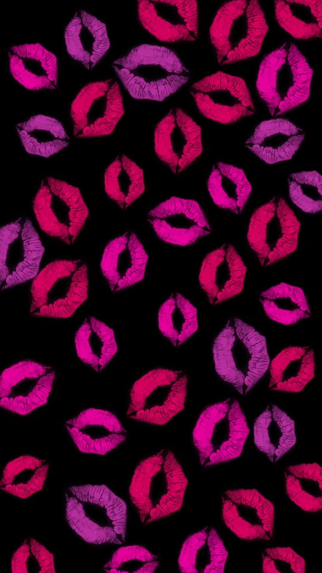 Pink Lips 桌布 壁紙 — 鮮豔的粉紅色和洋紅色唇膏吻痕散落在純黑色背景上。