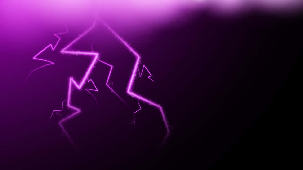 Purple Lightning 桌布 壁紙 — 鮮豔的紫色閃電在黑暗漸變天空中噼啪作響，構成數位抽象作品。