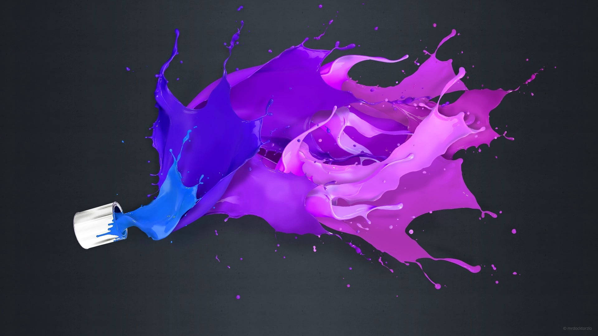 Creative 桌布 壁紙 — 鮮豔的藍色和紫色油漆從翻倒的罐子中動態飛濺，背景為深灰色。