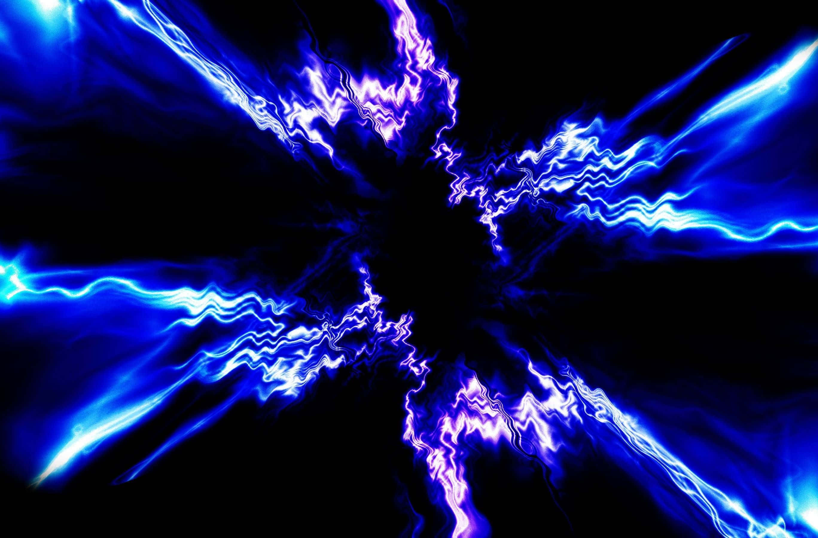 Electricity 桌布 壁紙 — 鮮豔的藍色和紫色閃電從中心點向外輻射，背景為漆黑一片。