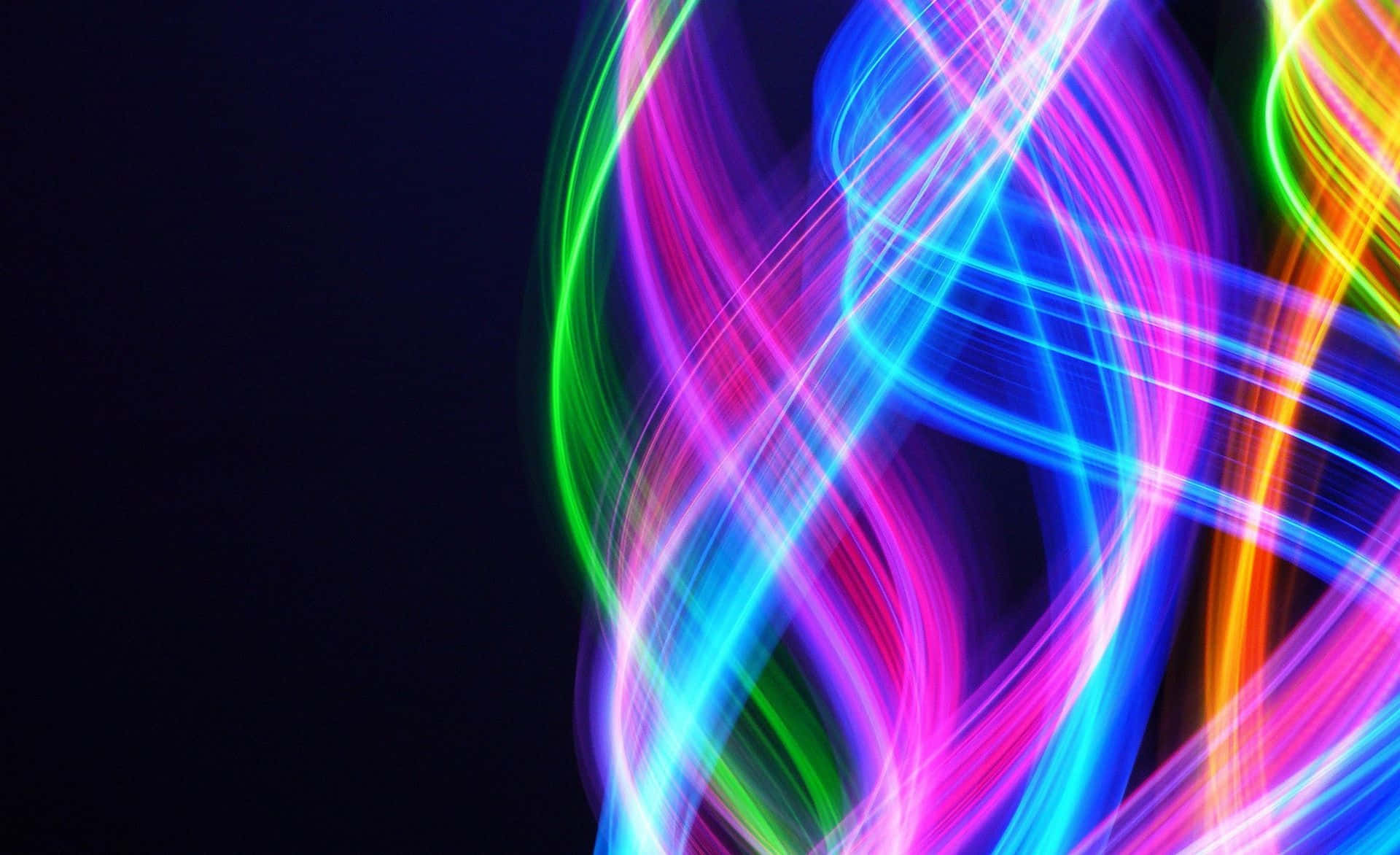 Neon Lights 桌布 壁紙 — 鮮豔的霓虹燈光軌跡在深黑色背景上以動態曲線旋轉，營造出未來主義的能量爆發。