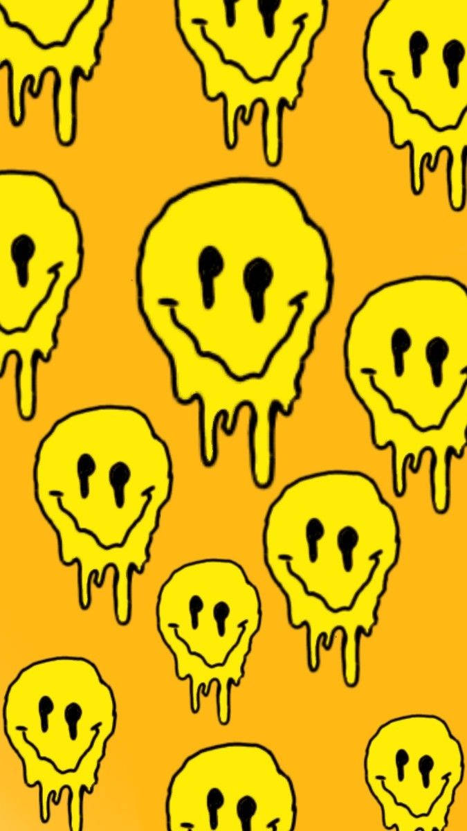 emoji 桌布 壁紙 — 鮮黃色融化笑臉在溫暖的橙色背景上以重複圖案滴落。
