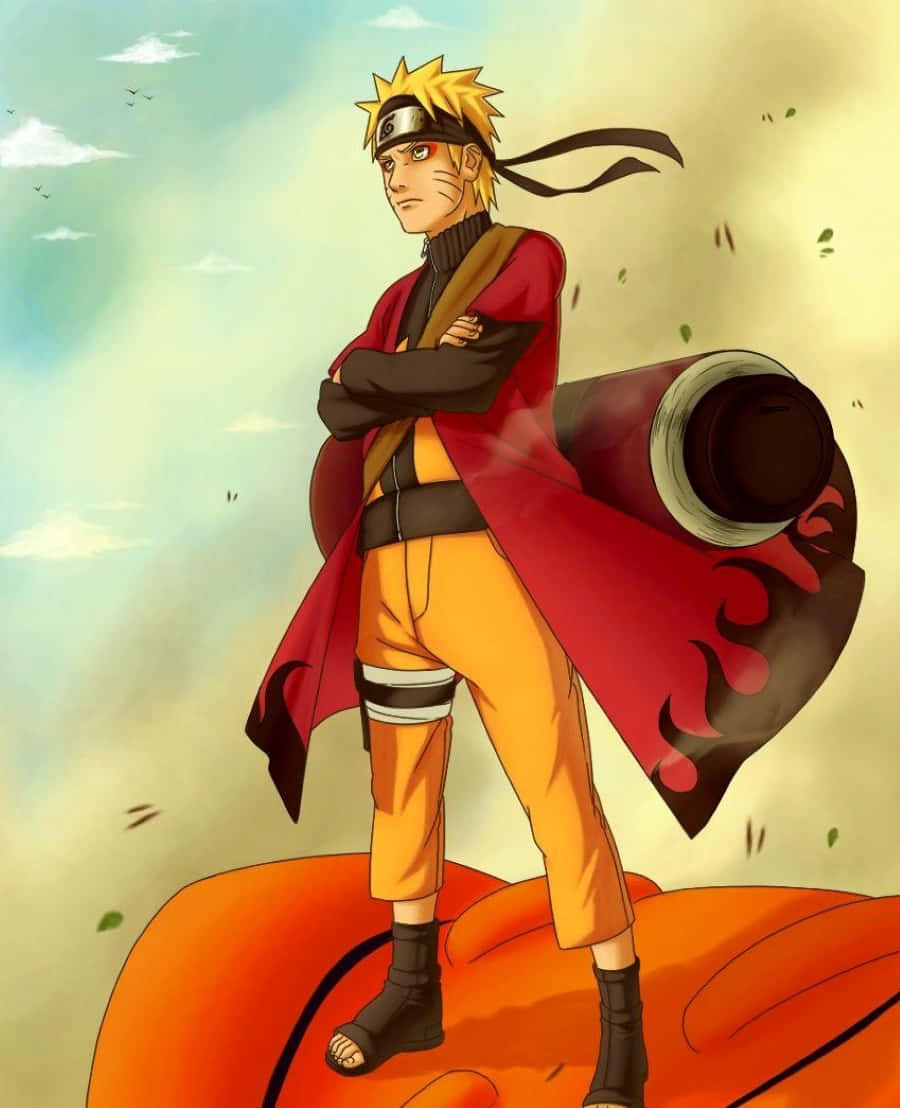 Naruto Sage Mode 桌布 壁紙 — 鳴人自信地交叉雙臂，站在一條巨大的橙色狐狸尾巴上，背景是陰雲密布的天空。