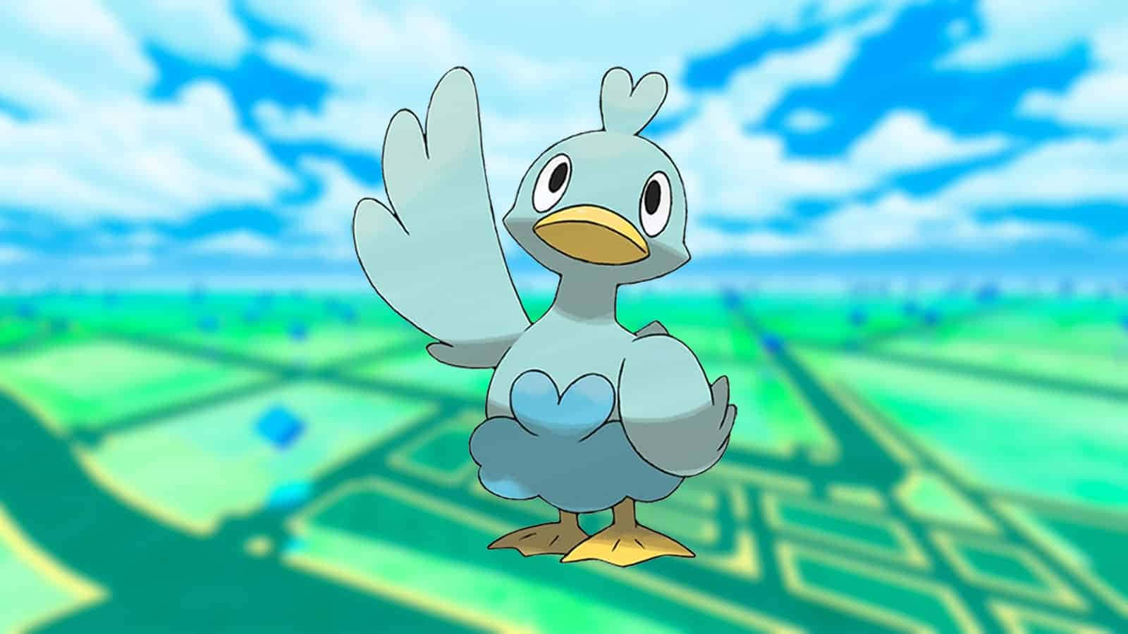 鴨鵝在Pokémon Go地圖背景上 壁紙 — 一隻開心的卡通鴨子寶可夢在明亮的藍天和綠色田野背景下快樂地揮手。