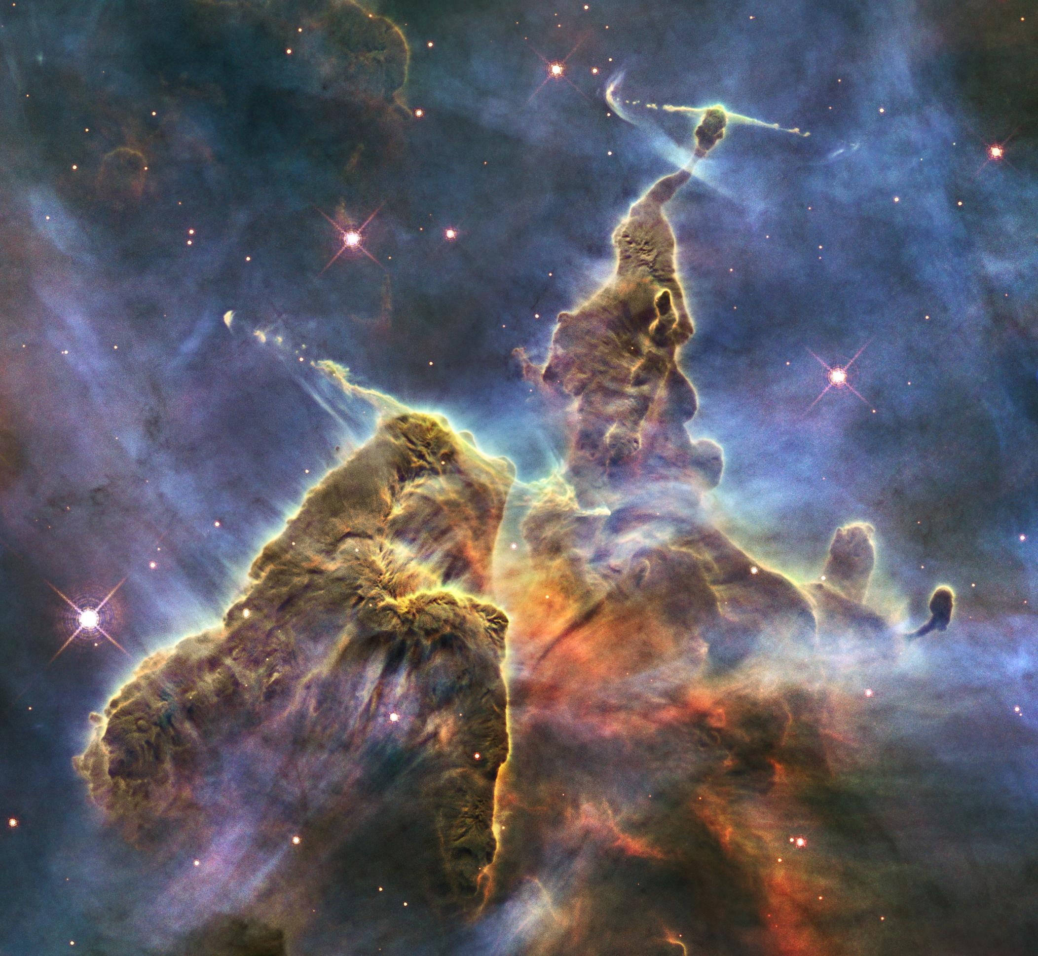 外太空 桌布 壁紙 — 鷹狀星雲中的氣體和塵埃宇宙柱，在星場背景下散發出火熱的橙色和冷藍色調。