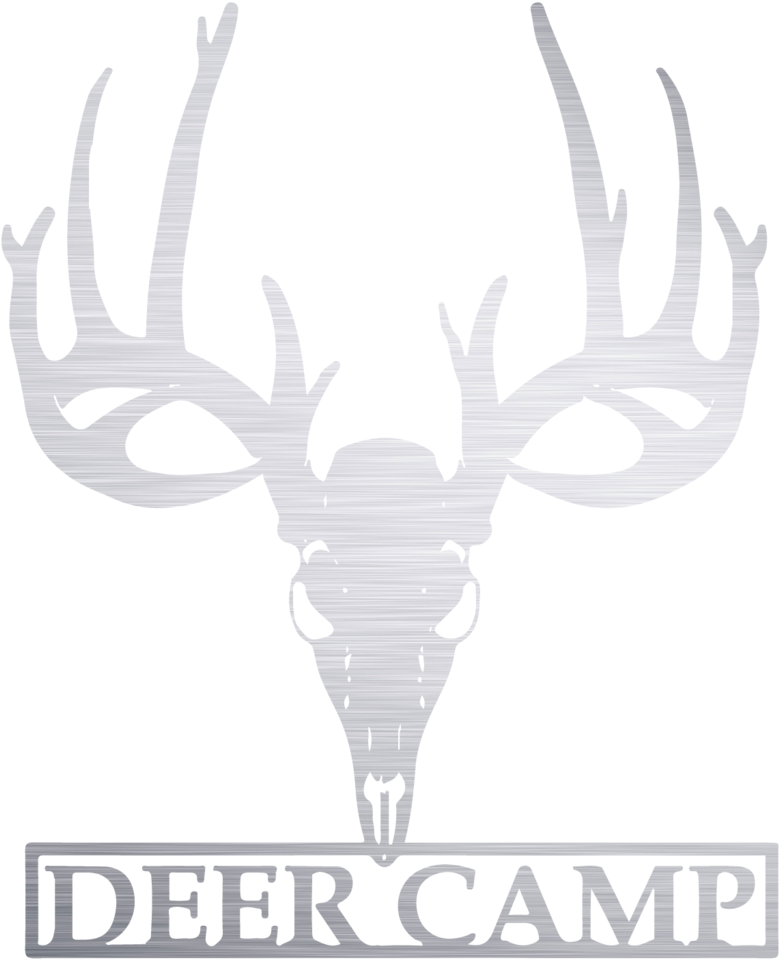 鹿營標誌設計 壁紙 — 一個鮮明的白色鹿頭骨，帶有大鹿角，下方有「DEER CAMP」文字，背景為黑色。