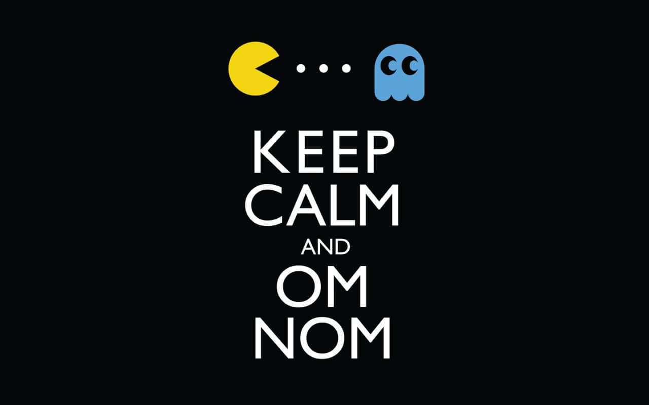 Funny Gaming 桌布 壁紙 — 黃色 Pacman 同藍色鬼魂喺黑色背景上對住粗體白色文字 'KEEP CALM AND OM NOM'。