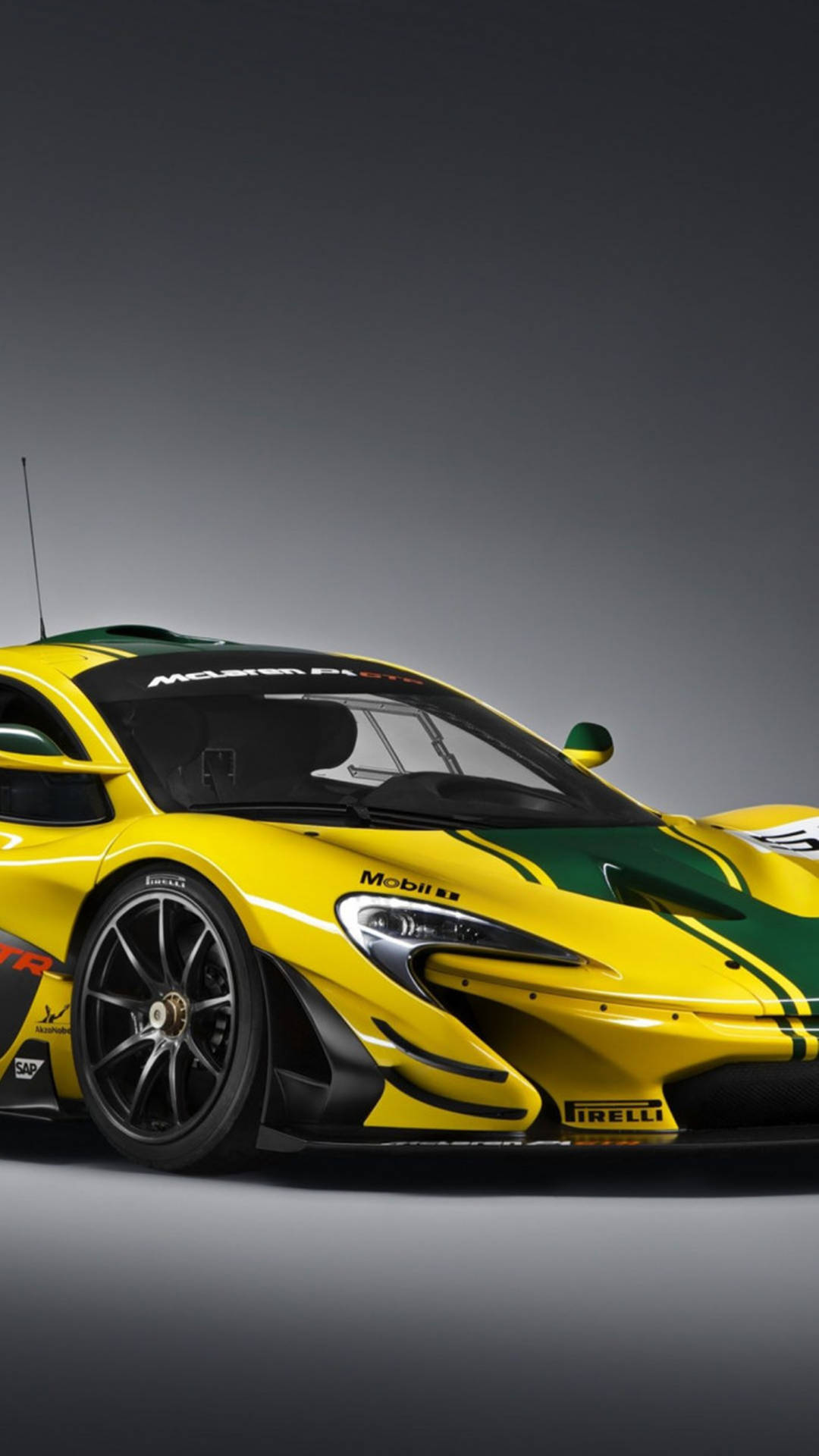 工作室燈光下的黃綠配色McLaren Senna GT賽車。