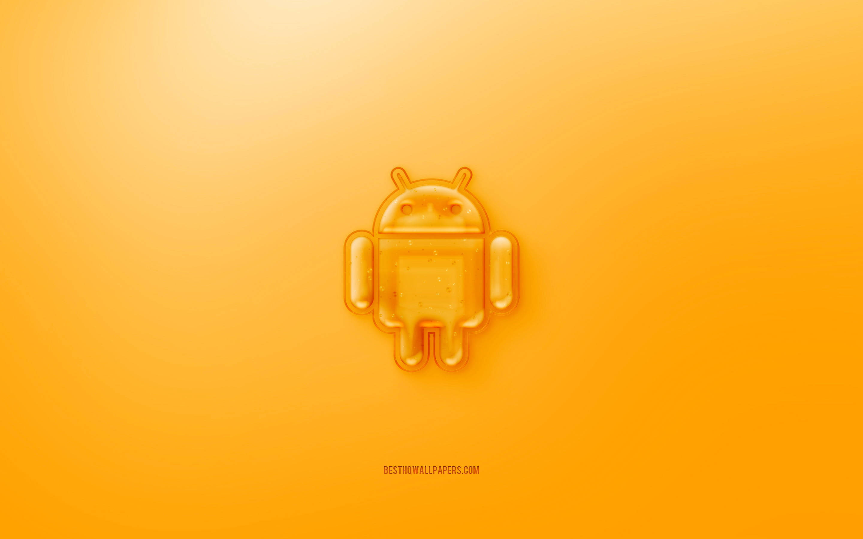 黃色果凍安卓標誌桌面 壁紙 — 一個光澤的橙色Android機器人圖示，居中放置在帶有柔和照明的漸變橙色背景上。