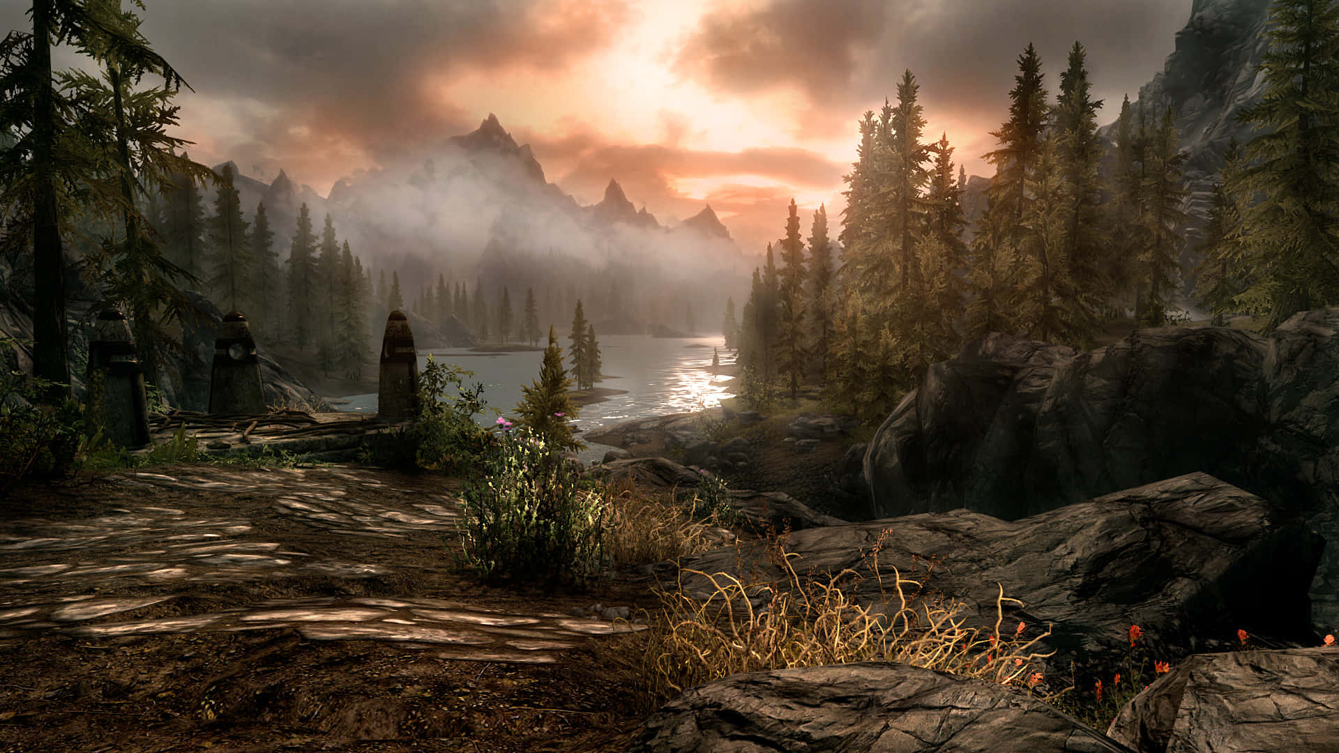 Skyrim Special Edition 桌布 壁紙 — 黎明時分霧氣瀰漫的山間湖泊，松樹和古老石柱在森林小徑上投下長長的影子。