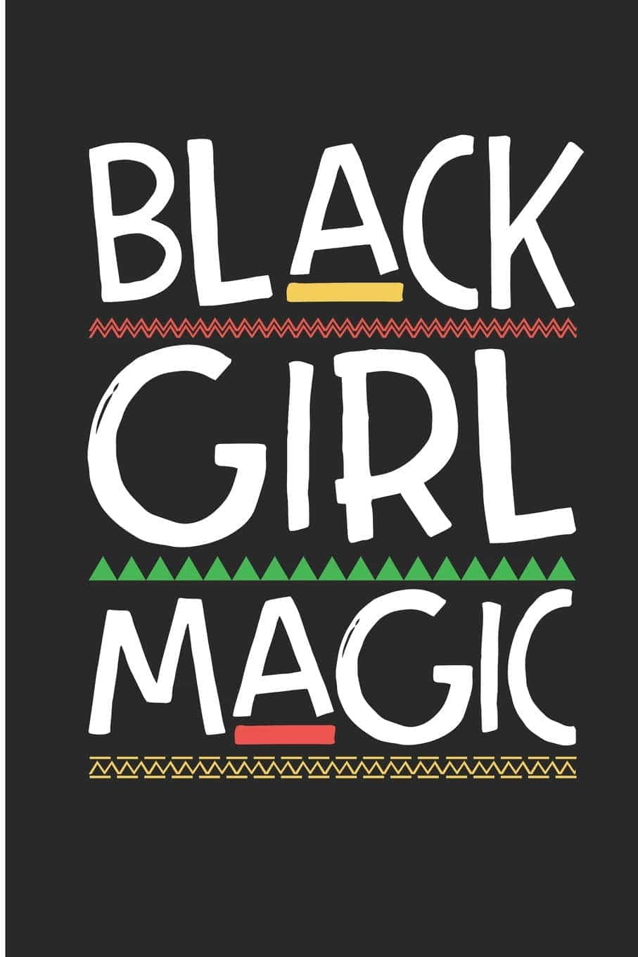 黑人女孩魔法文字圖像 壁紙 — 粗體白色文字「BLACK GIRL MAGIC」顯示在黑色背景上，行與行之間有色彩繽紛的幾何部落圖案。