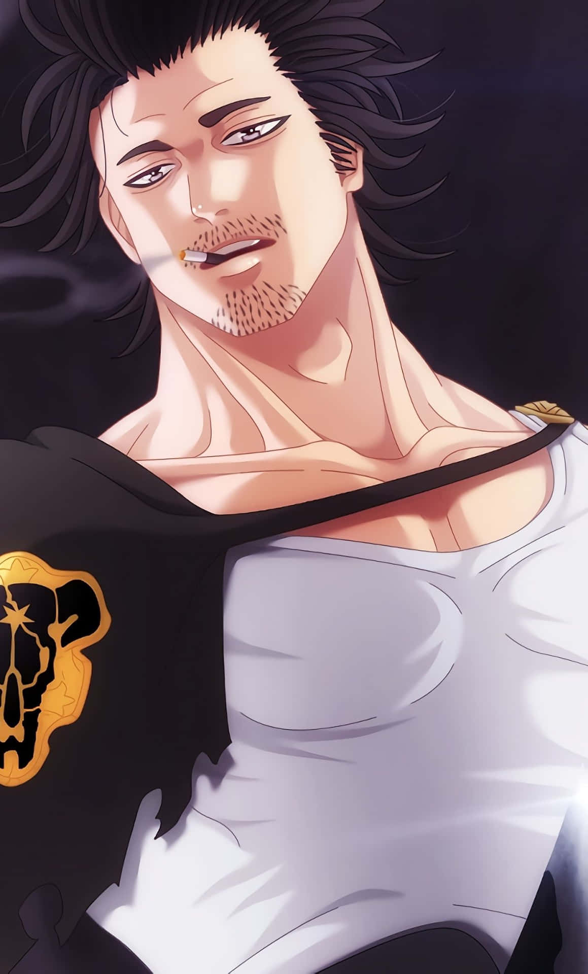 黑髮鬍鬚的動漫男人，穿著白色背心和帶有骷髏標誌的黑色外套抽煙。