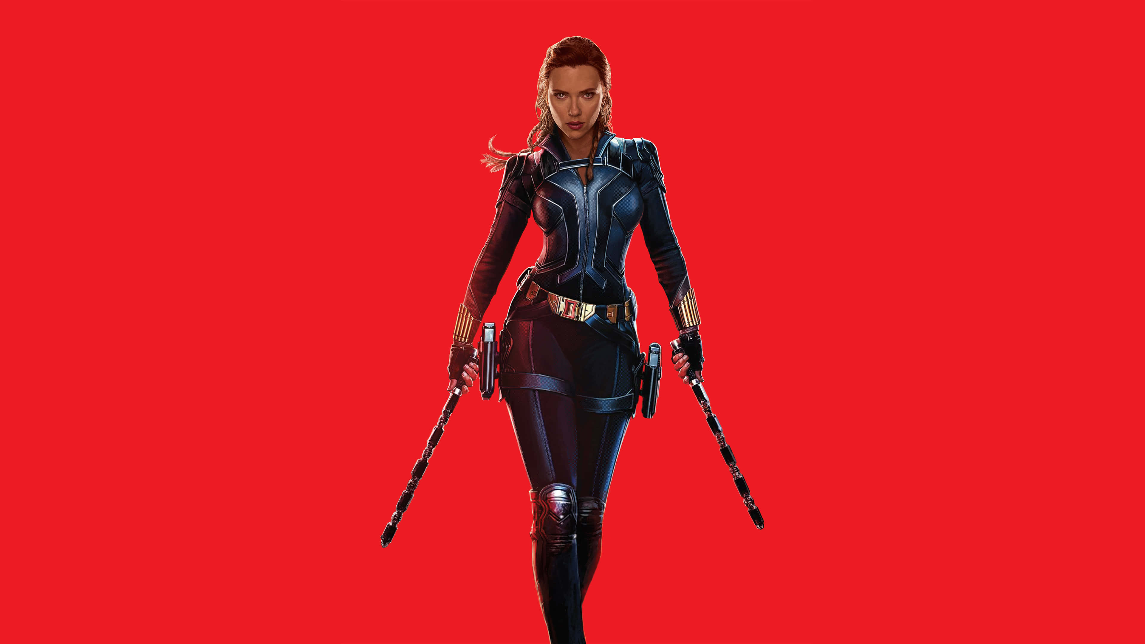 Natasha Romanoff 桌布 壁紙 — 黑寡婦身穿黑色戰術裝備，手持雙棍，站在大膽的紅色背景前。