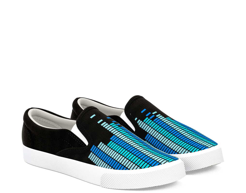 黑底藍格紋便鞋 壁紙 — 一對黑色 slip-on 運動鞋，側面有鮮豔的藍色和青色幾何條紋圖案，襯托在純黑背景上。