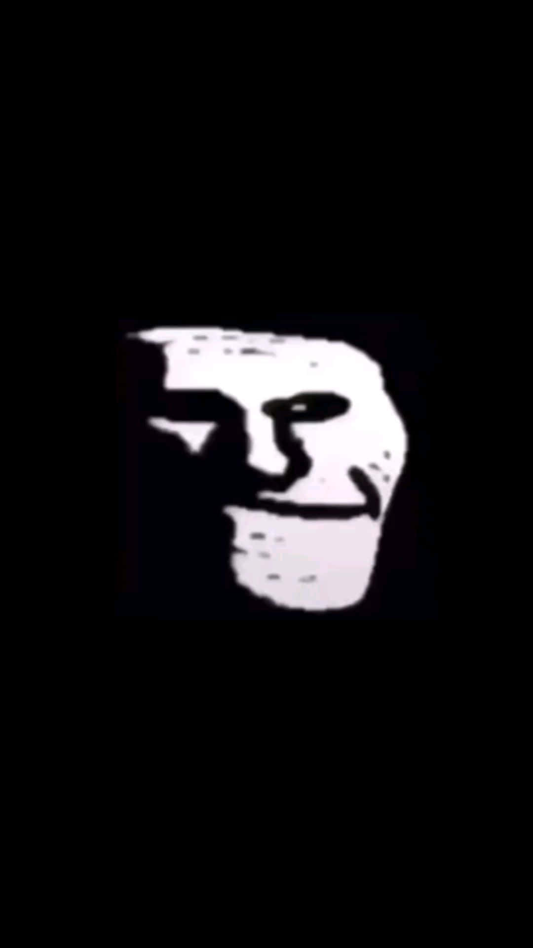 一個極簡主義的白色面孔，帶著得意的笑容和瞇起的眼睛，在黑色背景上。