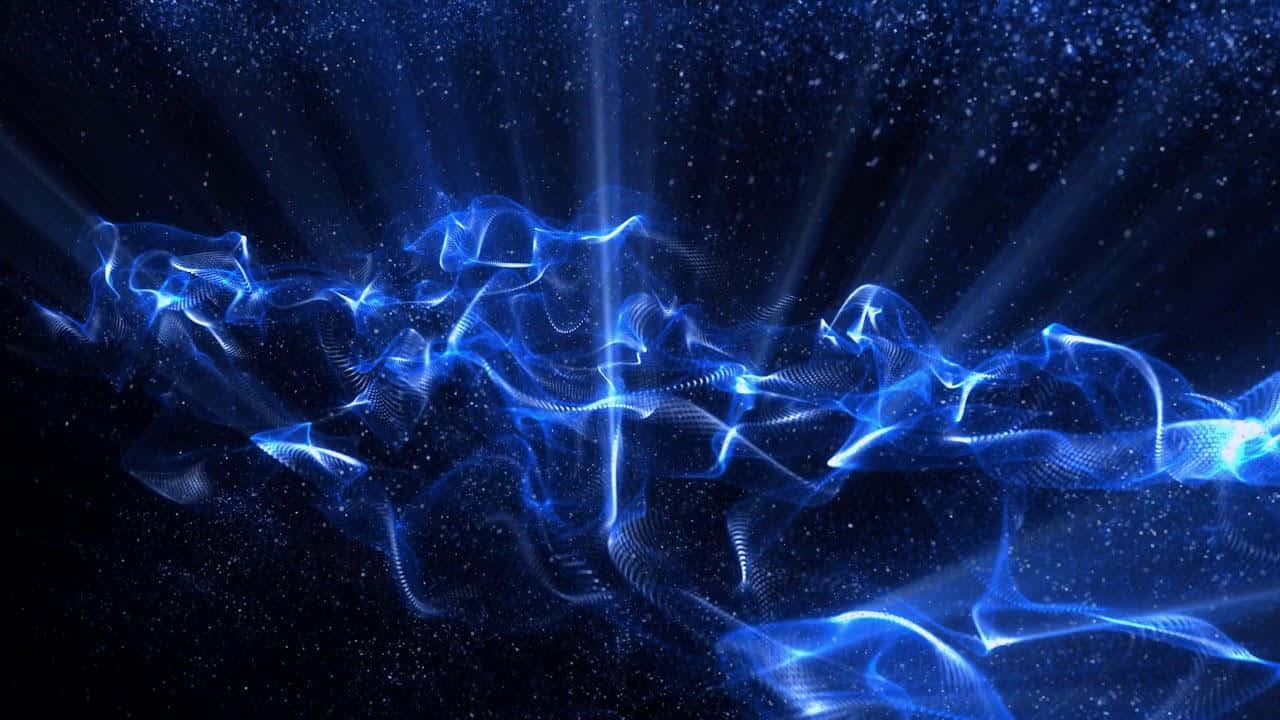 黑暗中的藍色煙霧與光效 壁紙 — 一道發光的藍色能量波在星光燦爛的宇宙背景下動態流動，伴隨著耀眼的光束。