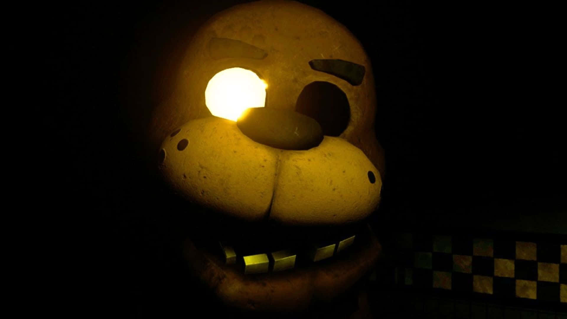 Fazbear Frights 桌布 壁紙 — 黑暗中的黃色電子熊特寫，有一隻發光的眼睛和棋盤格地板。
