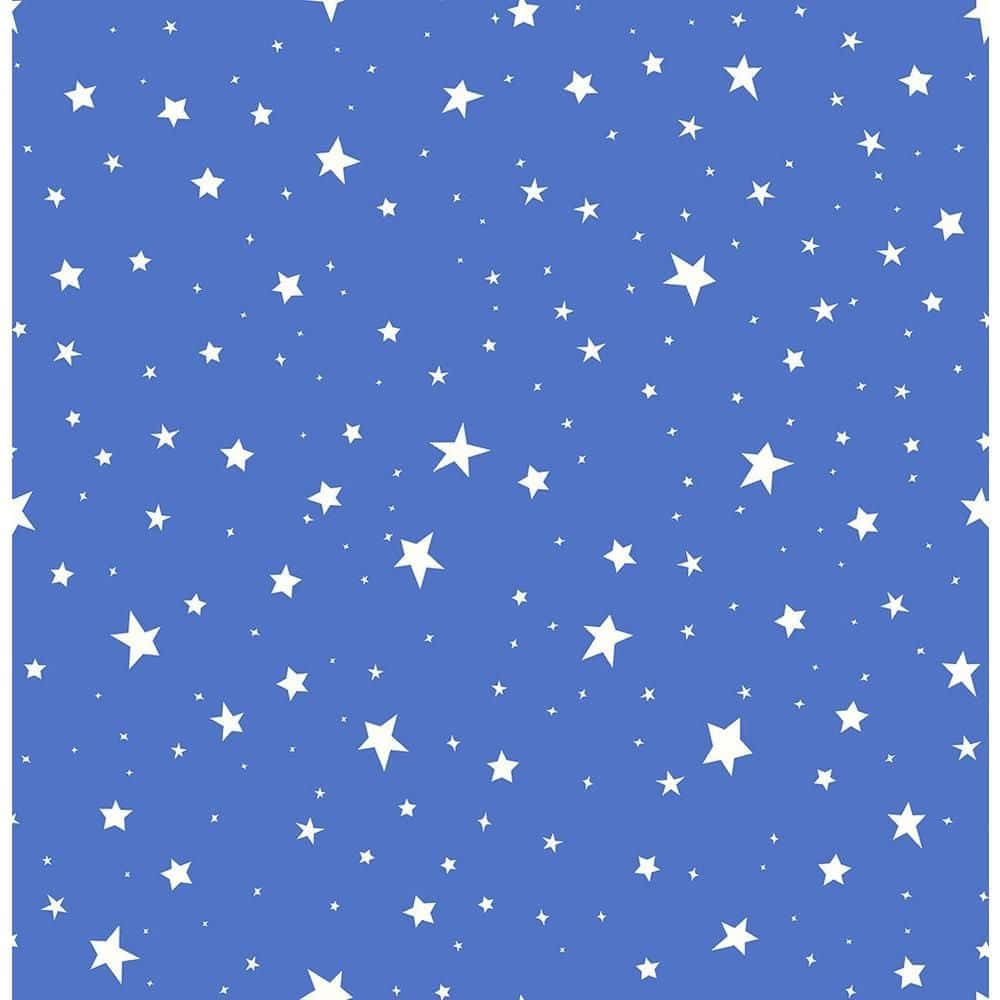 藍色背景上散落著不同大小的白色星星。