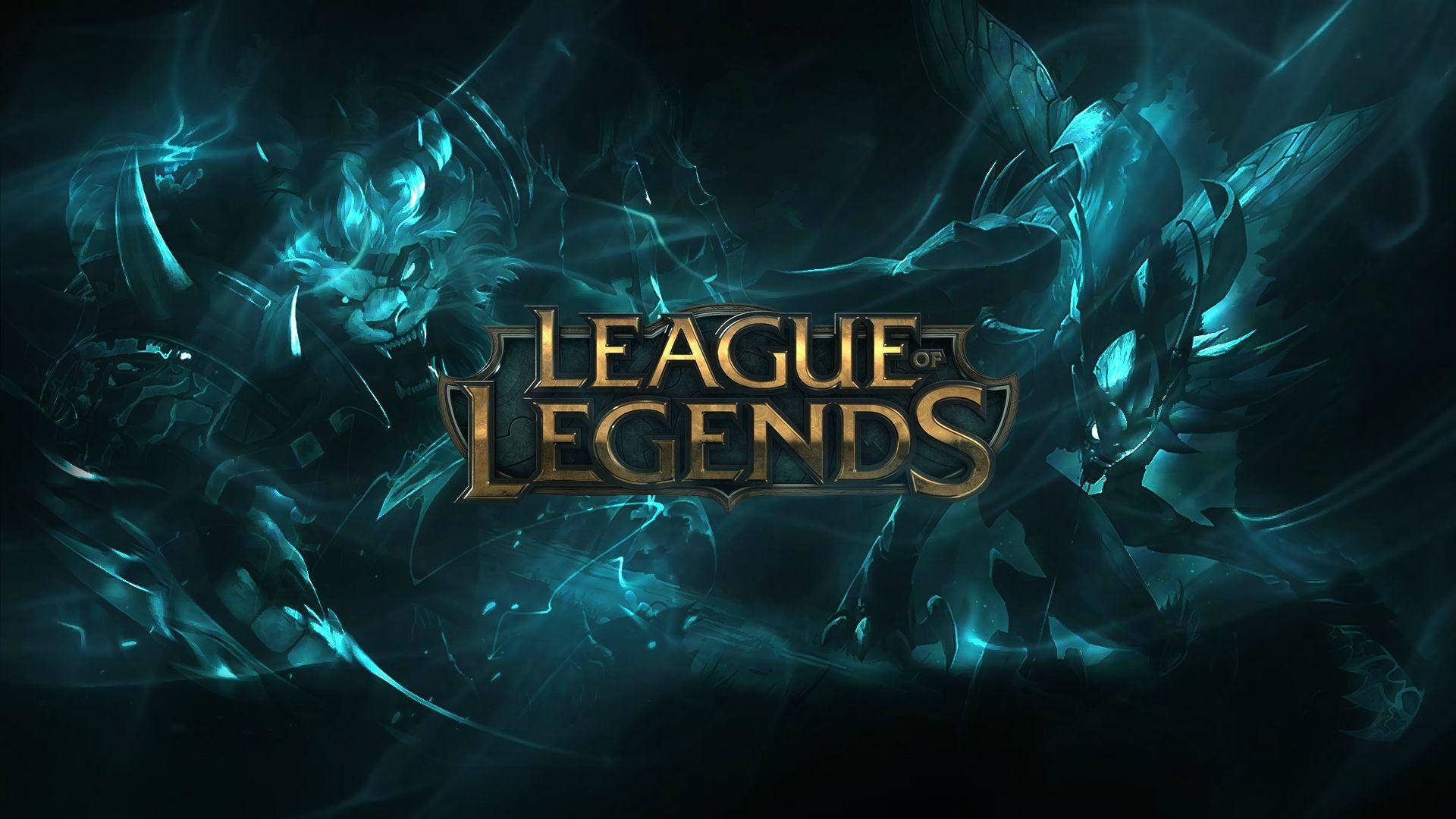 HD 桌布 壁紙 — 黑暗奇幻遊戲標誌 League of Legends 在青綠色光芒中閃耀，兩側有陰影般的神話生物。