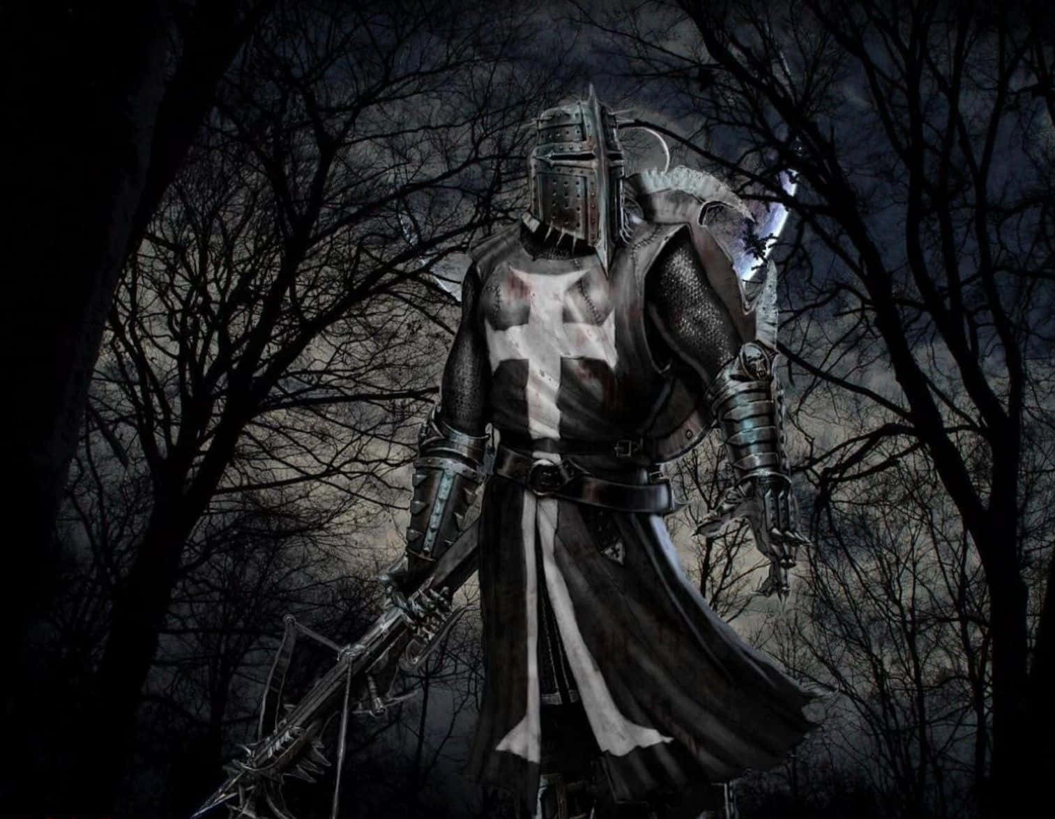 一個身穿盔甲的黑暗騎士在夜晚的恐怖森林中手持武器。