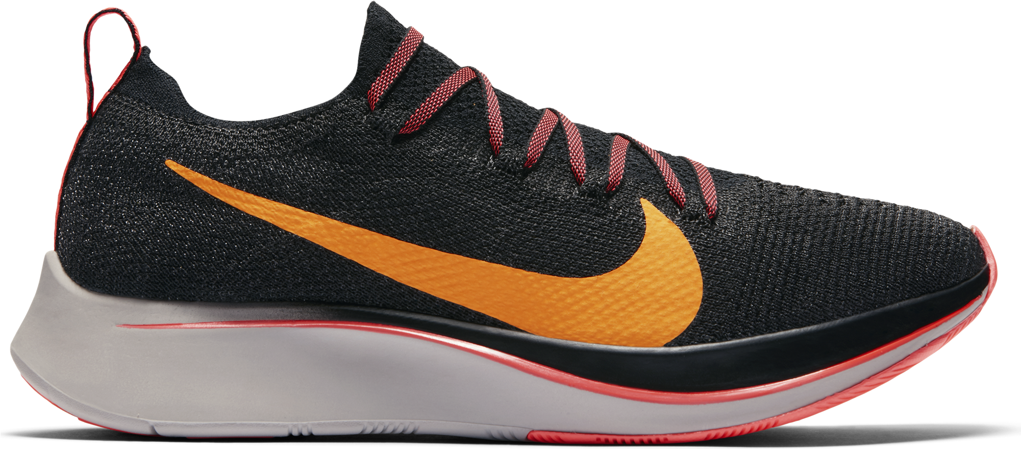 黑橙色跑步鞋 壁紙 — 一雙時尚的黑色Nike跑鞋，帶有鮮豔的橙色勾勾和紅色鞋帶，背景為純黑色。