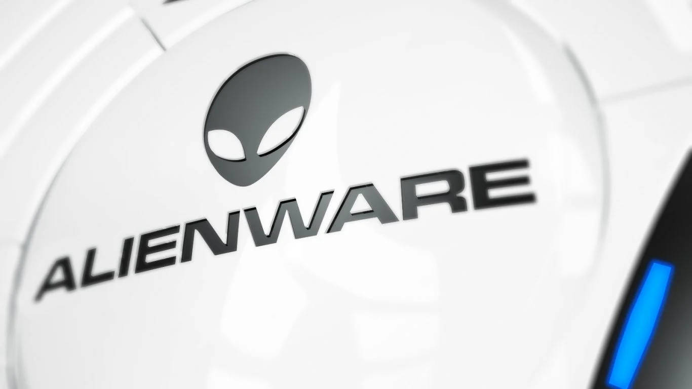 白色遊戲設備上的Alienware標誌，帶有藍色燈光點綴。