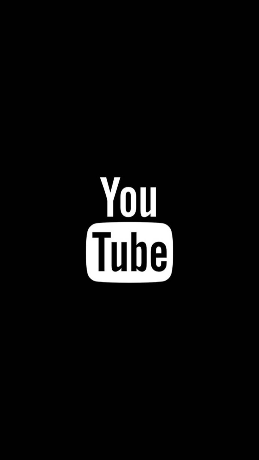 黑白YouTube標誌 壁紙 — YouTube 標誌以白色文字顯示在純黑色背景上，垂直居中。