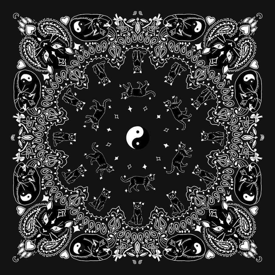 bandana 桌布 壁紙 — 黑白印花頭巾，以複雜的白色線條藝術呈現貓咪陰陽符號和佩斯利圖案。