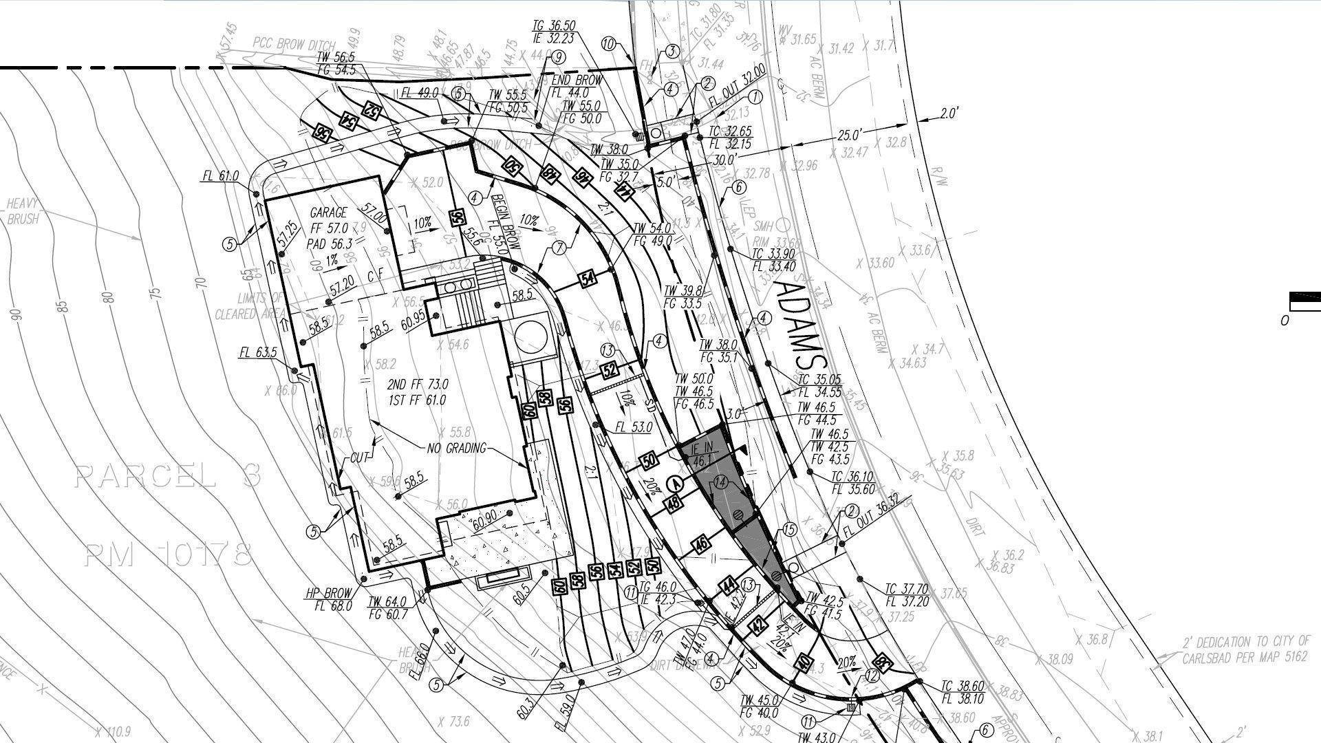 建築藍圖，顯示物業佈局和海拔細節。