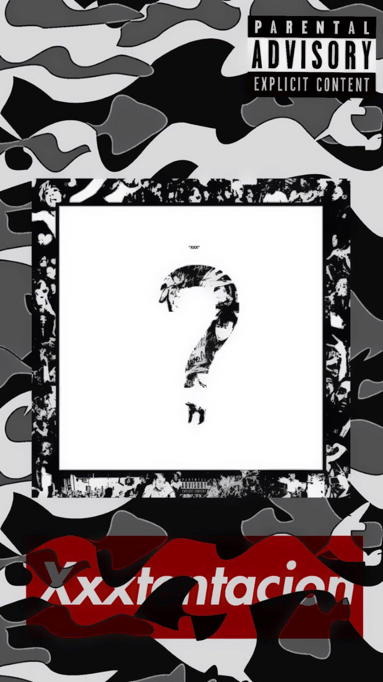 XXXTENTACION 桌布 壁紙 — 黑白迷彩牆紙，中央有一個由面孔組成的帶框問號，下方有紅色「xxxtentacion」標誌。