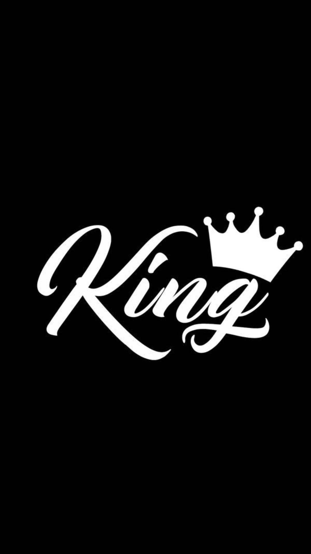 白色風格化文字，寫著 King，帶有皇冠圖示，位於黑色背景上。