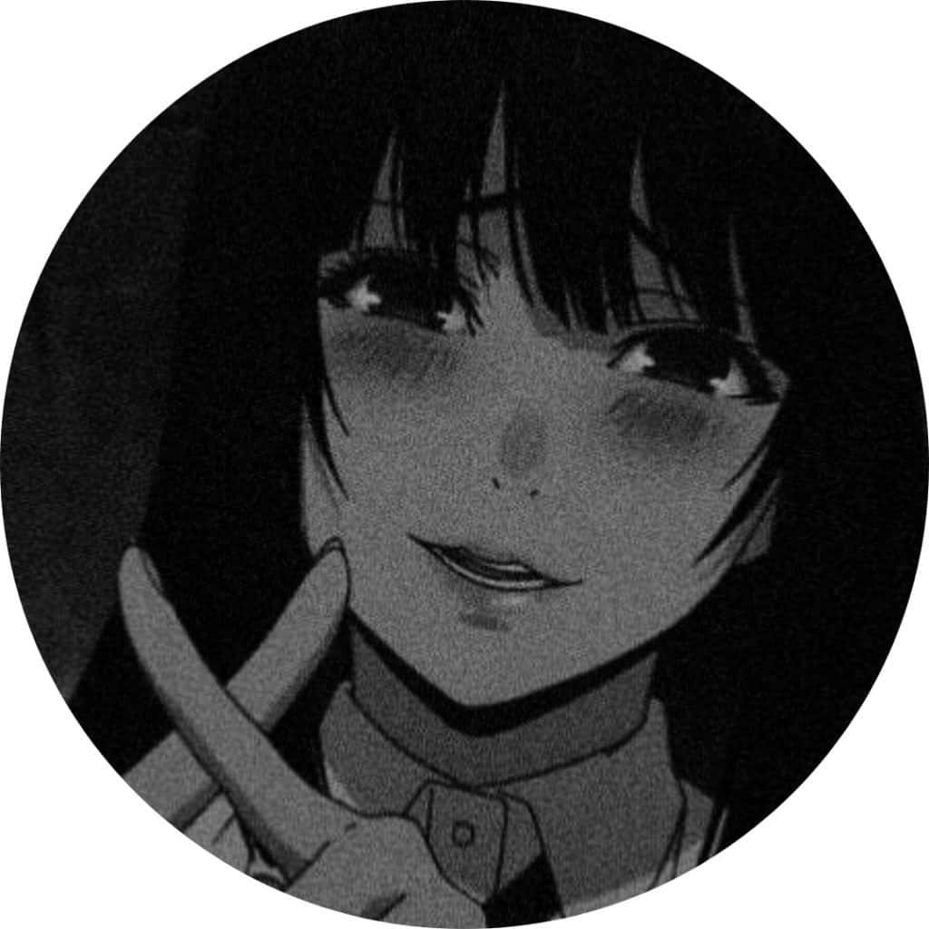深色頭髮的動漫女孩微笑著做出和平手勢，黑白風格。