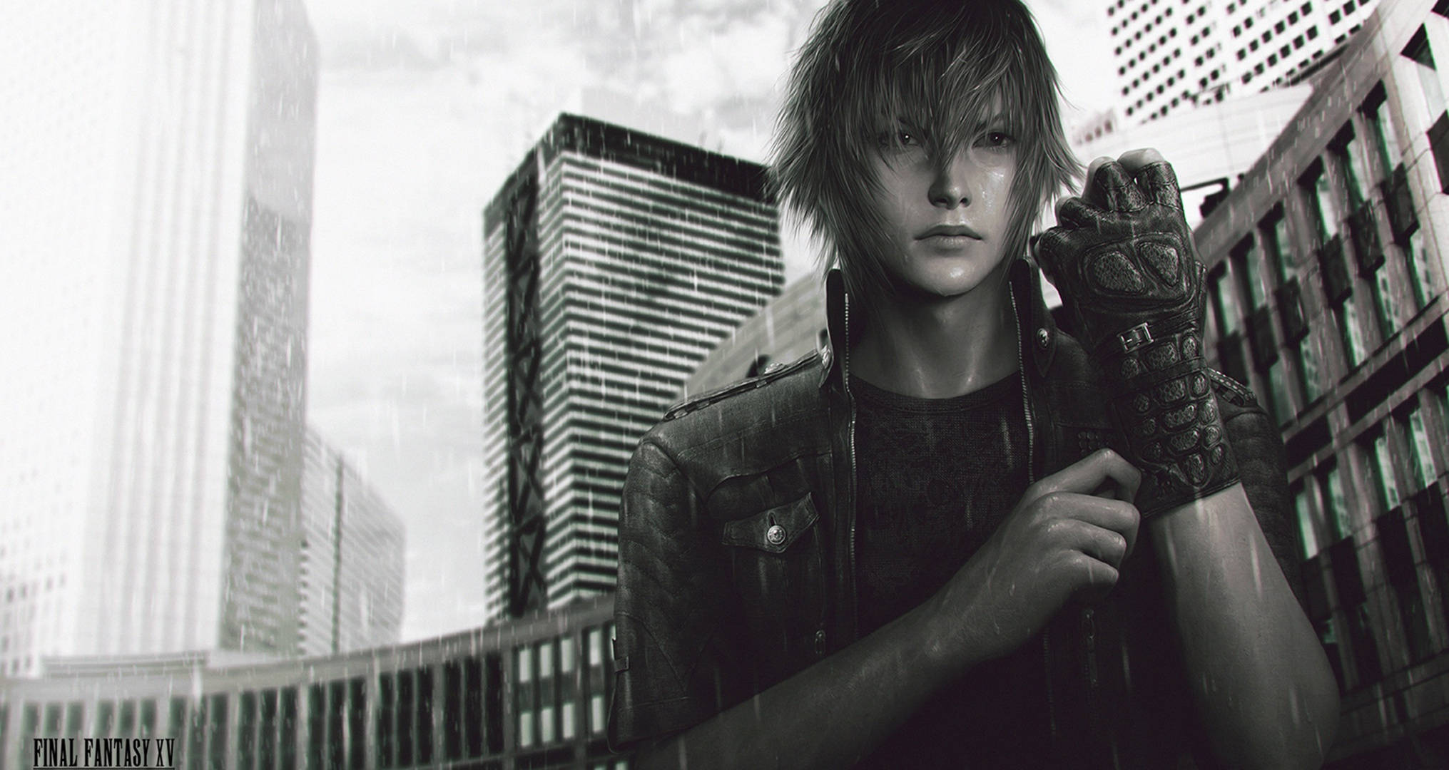 黑白風格的諾克提斯 Final Fantasy XV 壁紙 — 一個頭髮凌亂的年輕男子站在下雨的城市小巷中，戴著手套的手緊握著，背景是高聳的摩天大樓。
