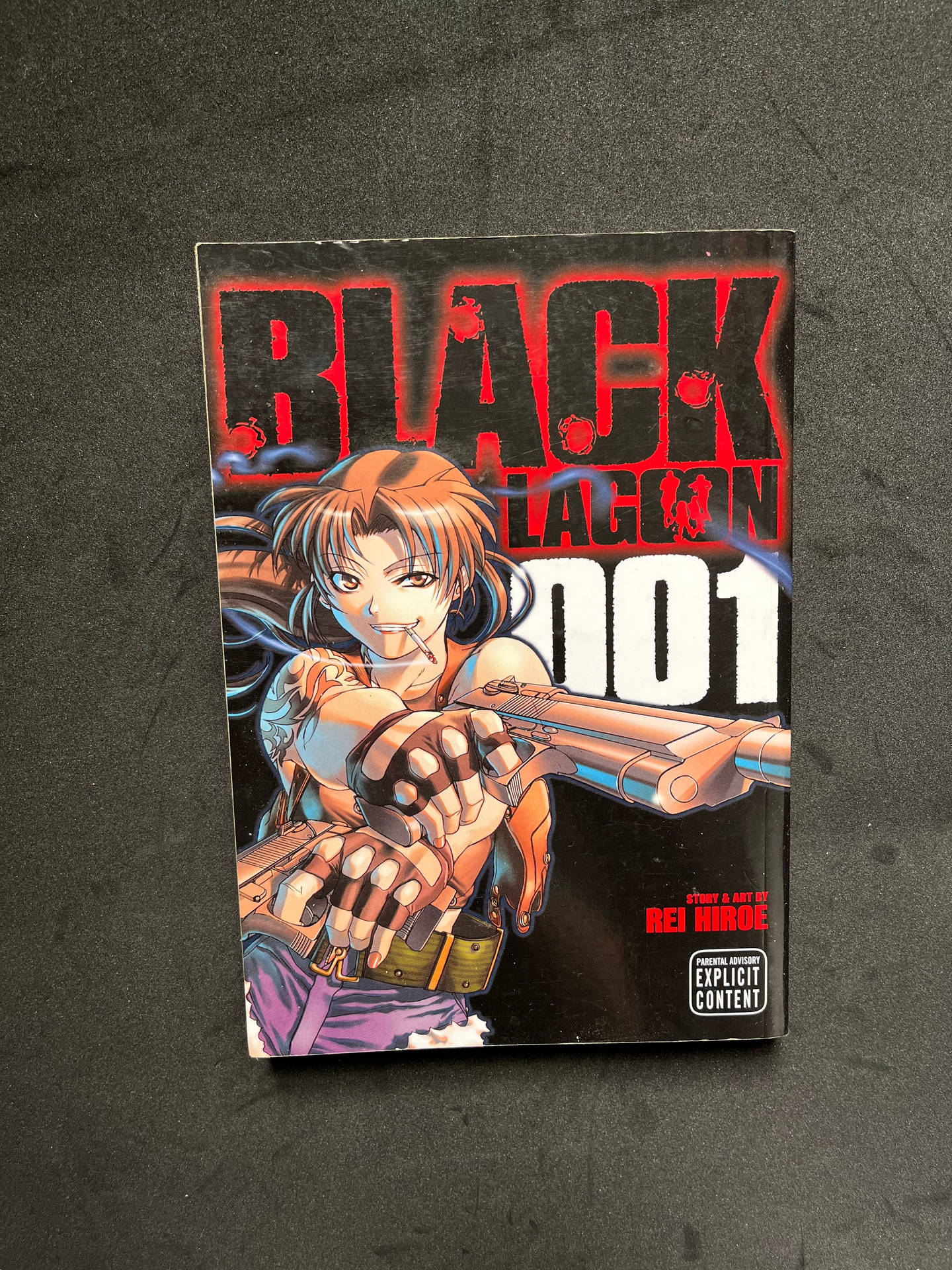 Black Lagoon Vol 1 的動漫漫畫封面，展示一名橙色頭髮的女性持槍。
