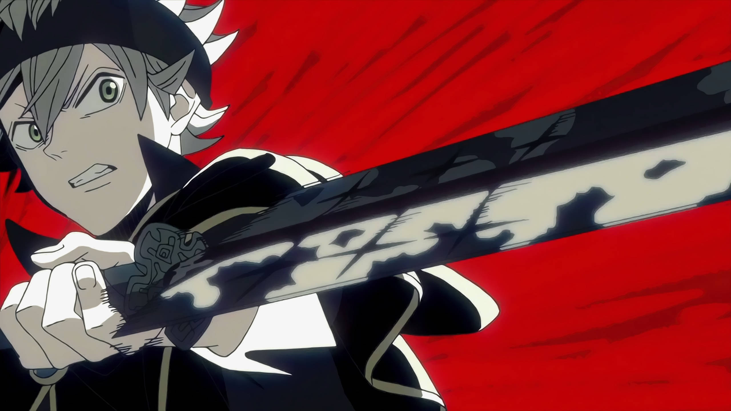 黑紅色《黑色五葉草》阿斯塔 壁紙 — 一位銀髮綠眼的動漫戰士在鮮紅背景中緊握一把黑色劍。