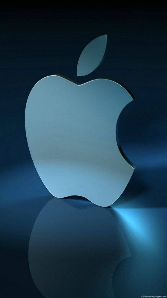 黑色Apple iPhone 2D閃亮標誌 壁紙 — 一個時尚的銀色Apple標誌在深藍色漸變背景上發光，下方有反射表面。