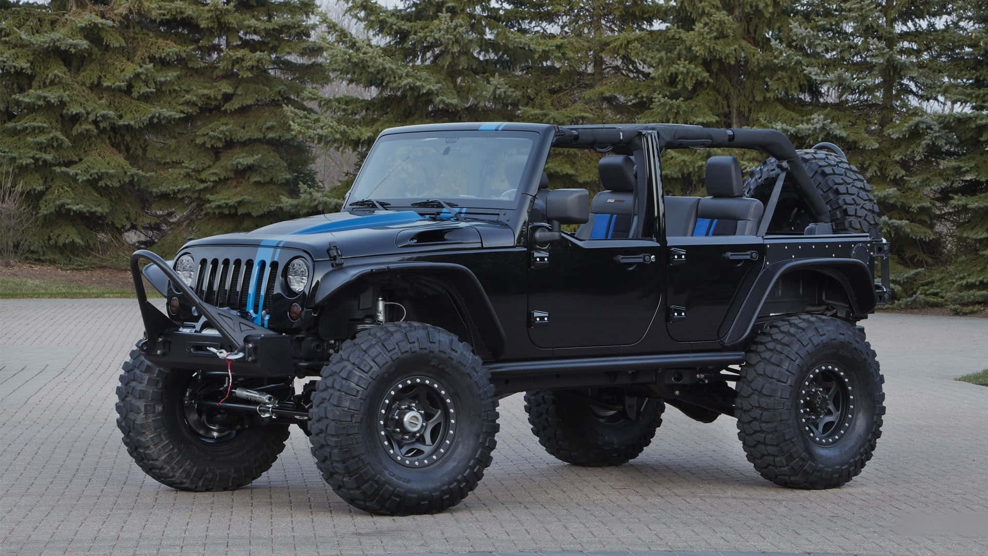 黑色Jeep停泊在樹前 壁紙