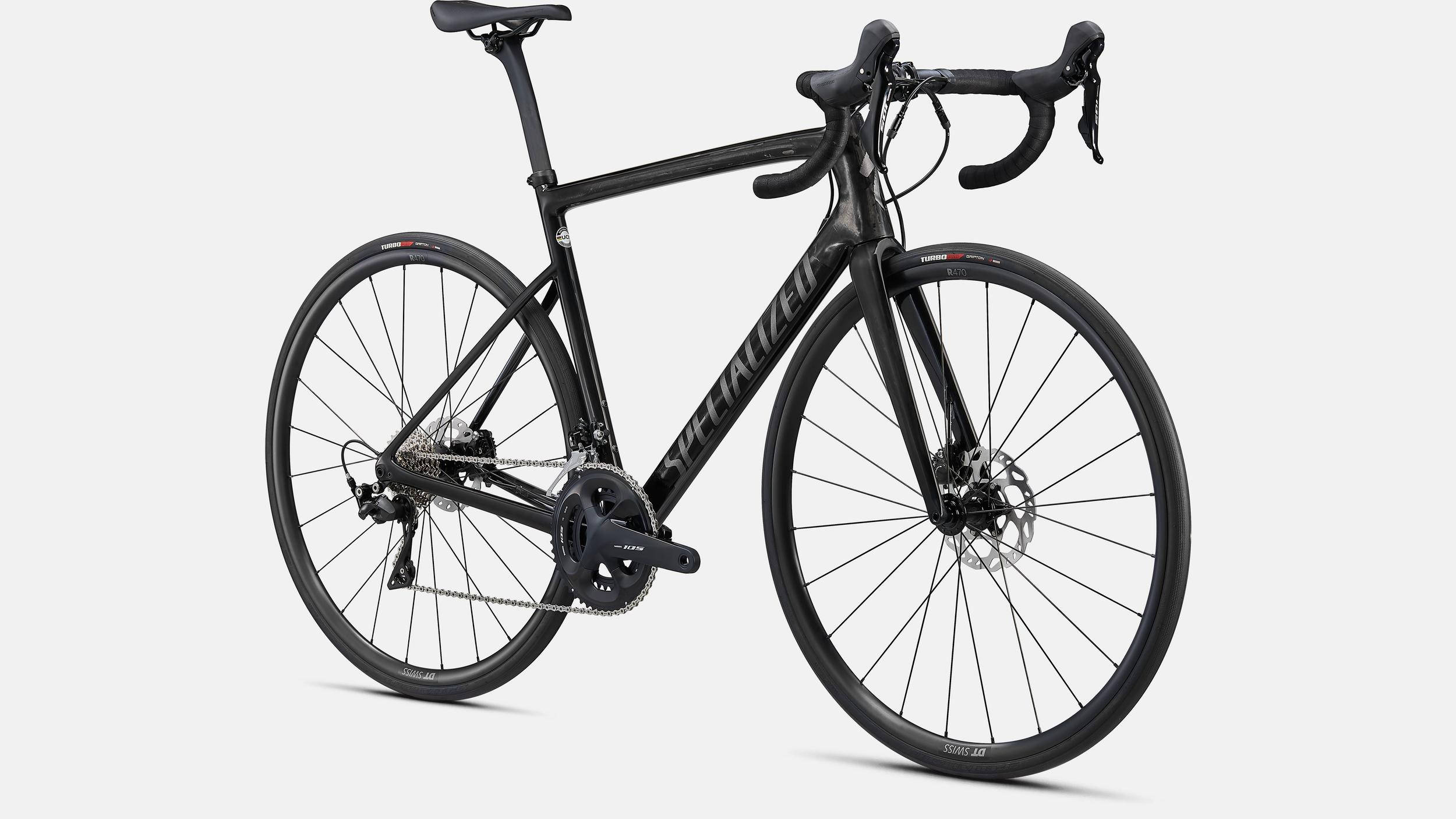 黑色Specialized自行車 壁紙 — 一架時尚黑色Specialized公路單車，配備下彎把手和碟煞，孤立地立在純白色背景上。
