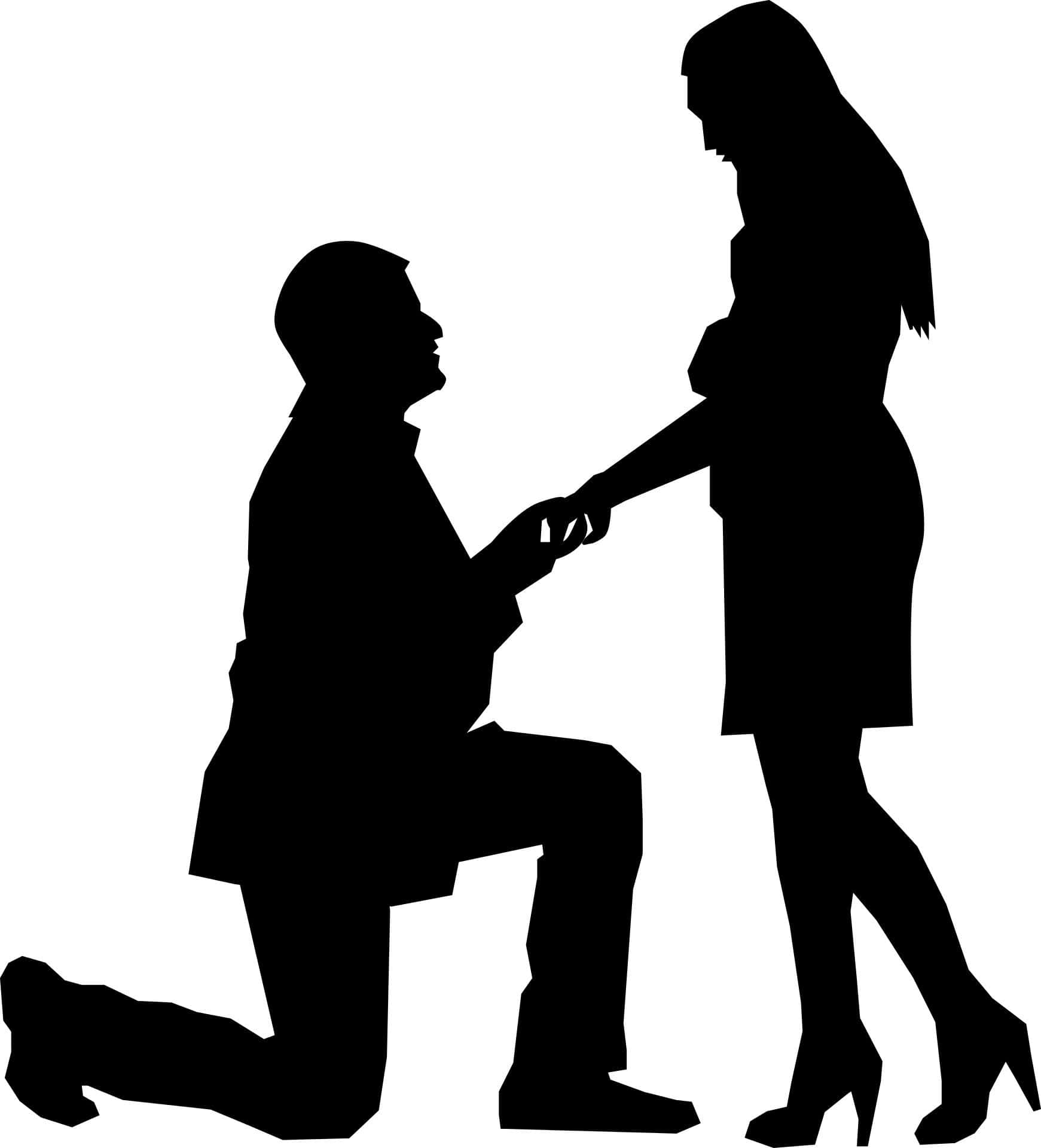 Lovers 桌布 壁紙 — 黑色剪影顯示一名男子跪地向一位站著握住他手的女子求婚。