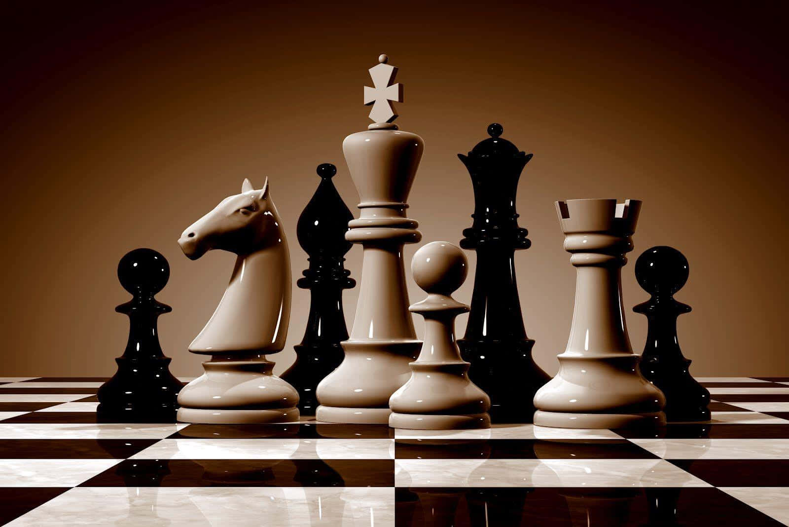 國際象棋 桌布 壁紙 — 黑色和奶油色的大型國際象棋棋子，在溫暖漸變背景的襯托下，立於光亮的棋盤上。