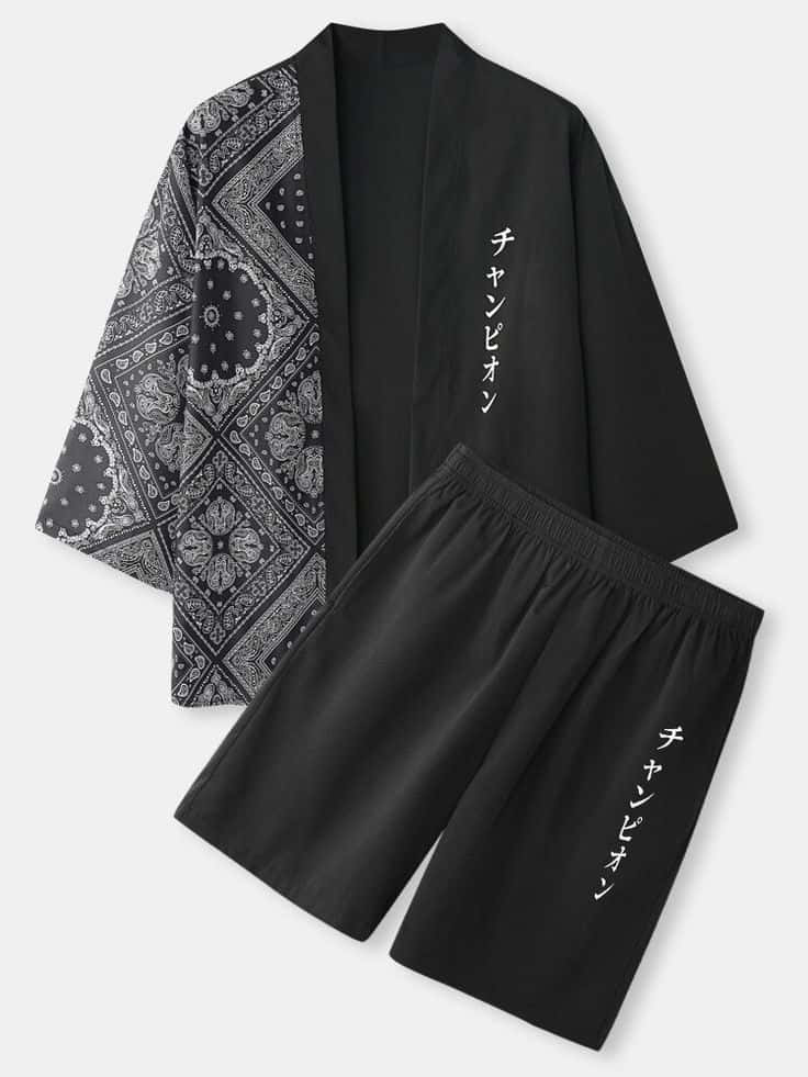 Black Clothing 桌布 壁紙 — 黑色和服風格長袍，一隻袖子上有複雜的白色佩斯利圖案，袖子和短褲上有垂直的日文文字。