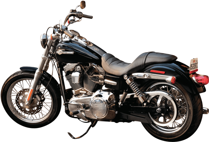黑色哈雷戴維森摩托車 壁紙 — 一架時尚的黑色Harley-Davidson電單車，帶有鍍鉻裝飾和鋼絲輪圈，孤立地立在純黑色背景上。
