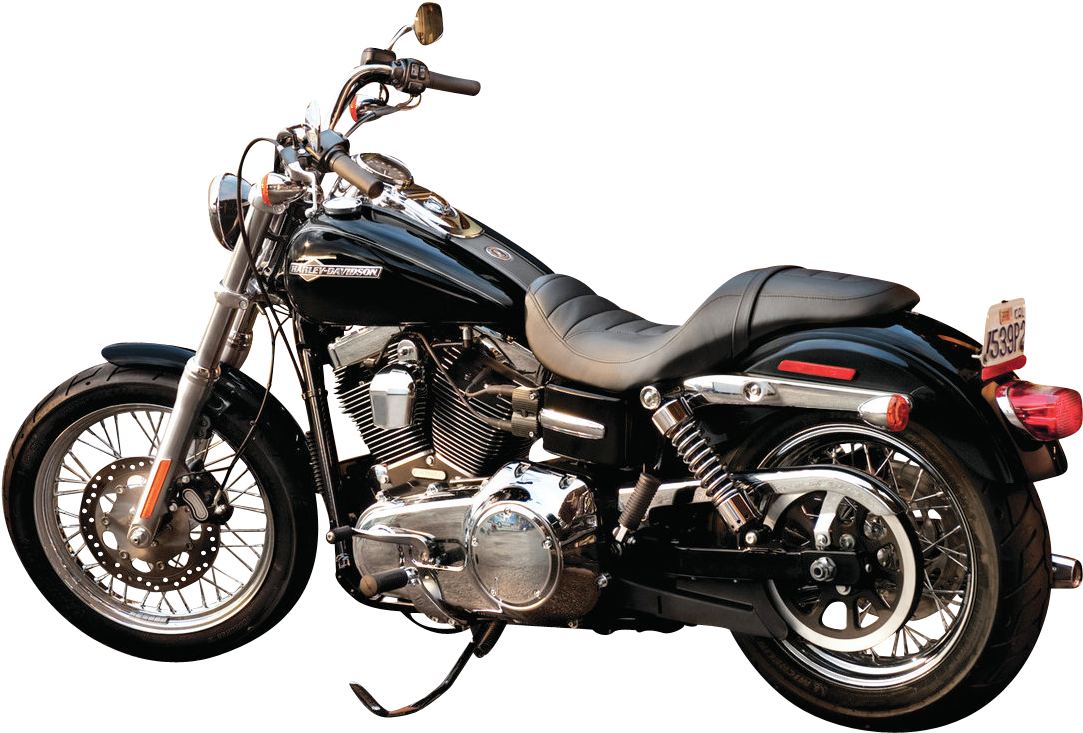 黑色哈雷戴維森摩托車 壁紙 — 一架時尚的黑色Harley-Davidson電單車，帶有鍍鉻裝飾和皮革座椅，孤立地立在純黑色背景上。