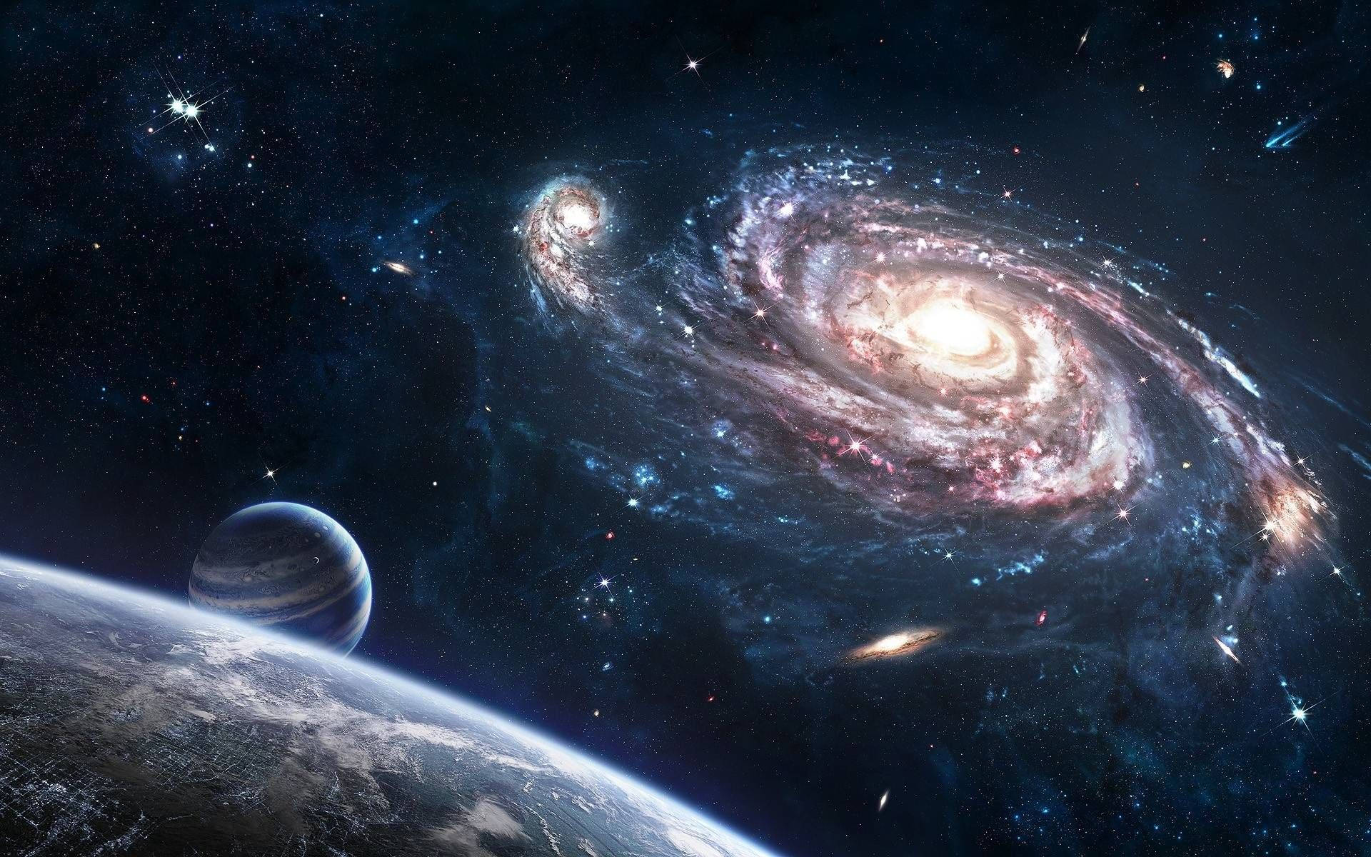 一個帶有粉紅色和藍色色調的螺旋星系主導了宇宙場景，附近有行星和月球。
