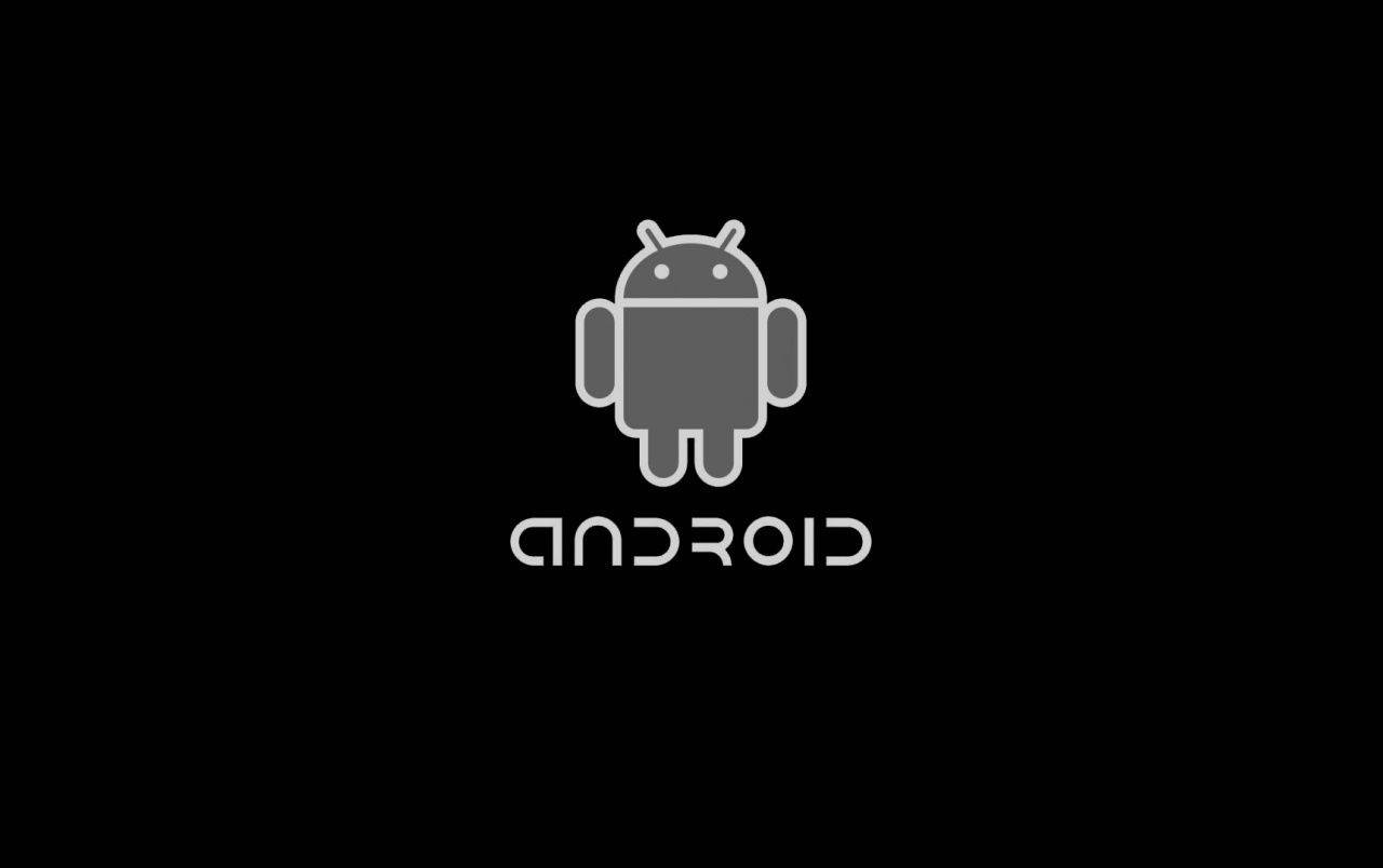 黑色安卓灰階標誌 壁紙 — 一個極簡的灰色Android機械人標誌，居中於黑色背景上，下方有android字樣。