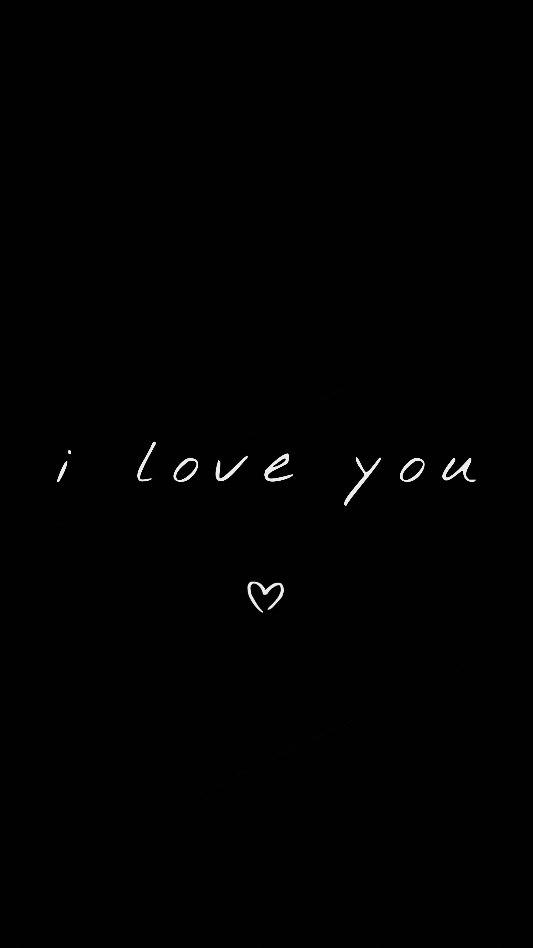 黑色我愛你 壁紙 — 極簡黑色背景，白色手寫文字寫著 i love you，下方有一個小心形。