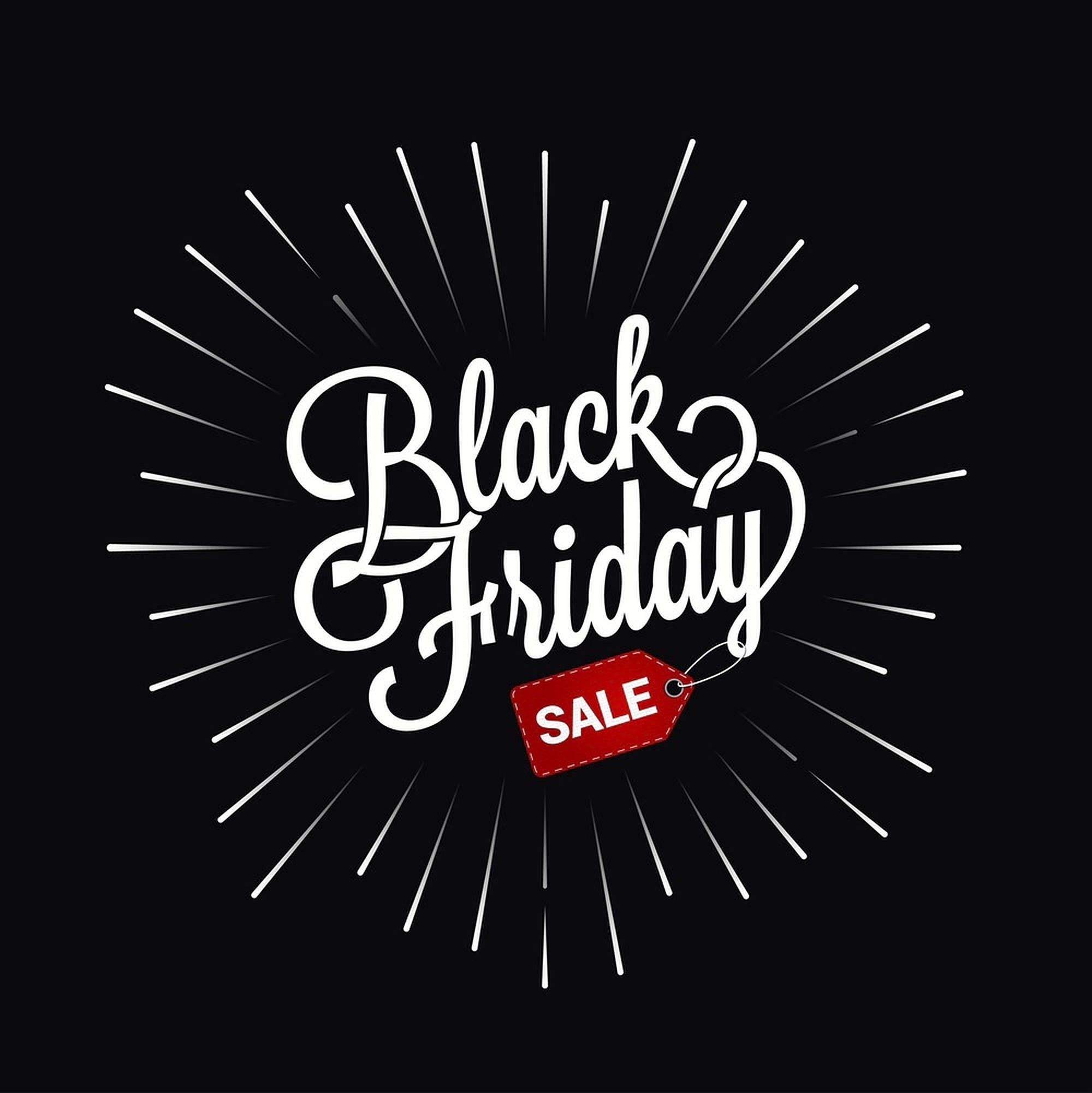 黑色星期五草書字樣 壁紙 — 粗體白色書法寫著 Black Friday，紅色促銷標籤在黑色背景上散發線條。