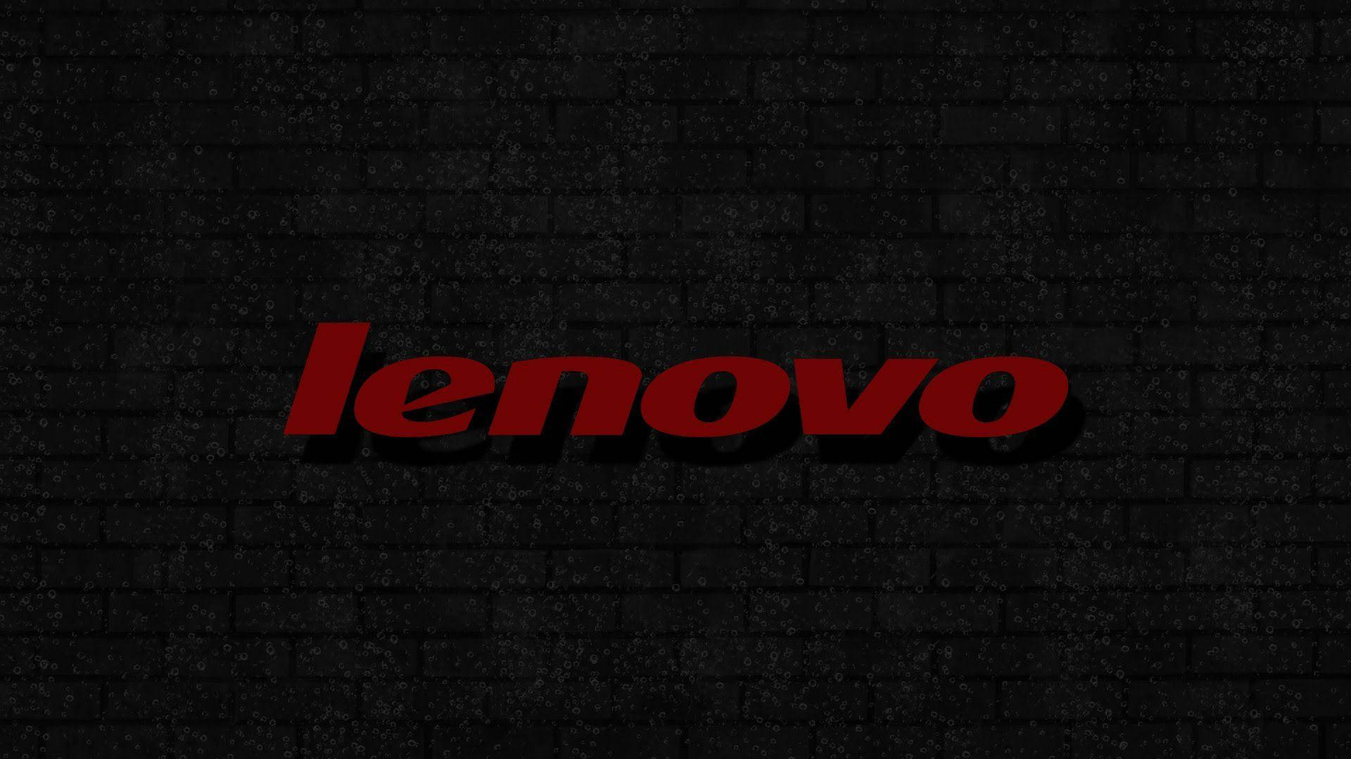 黑色磚牆背景上的紅色 Lenovo 標誌。