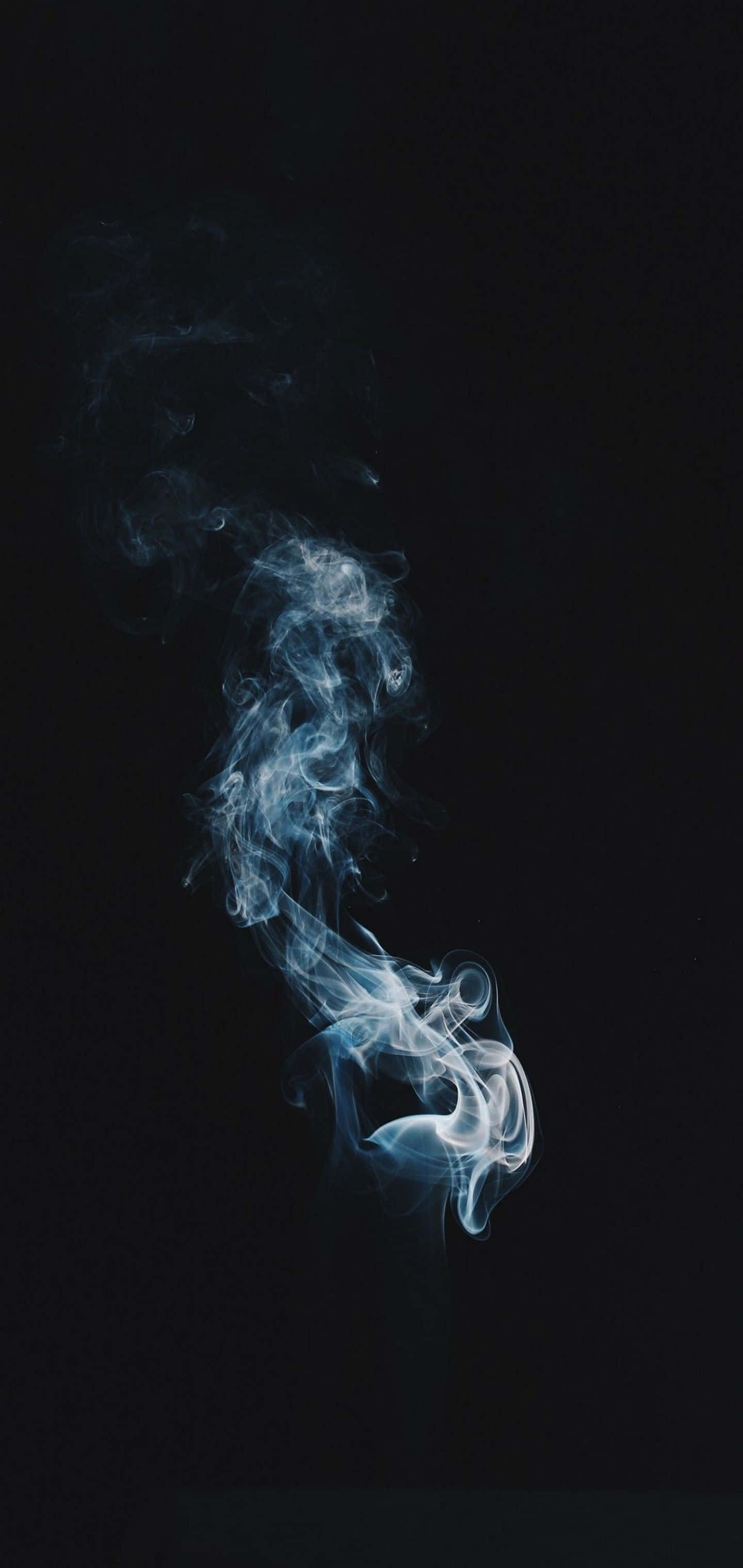 黑色背景配上煙霧效果 壁紙